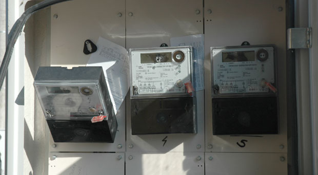 Непозната особа пуцала на струјомере у Лозници