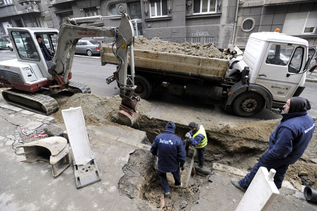 Следе реконструкције водоводних цеви у престоници, најобимнији радови у овим деловима града