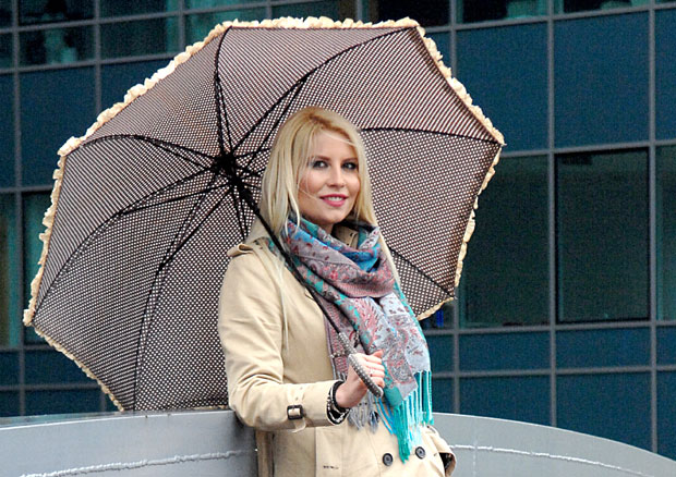 СРПСКА ЈАВНОСТ УЗ ВОДИТЕЉКУ: Деа издржи, уз тебе смо! (ФОТО)