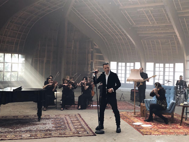 Жељко Јоксимовић за само 24 сата компоновао хит баладу Можда је то љубав (Фото / Видео)