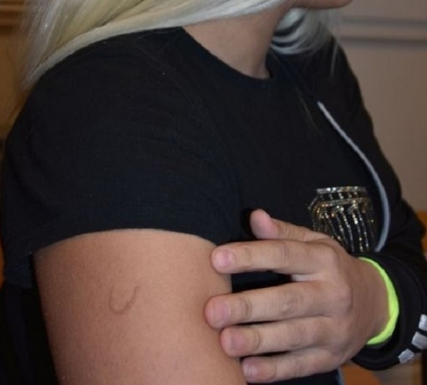 СКАНДАЛ У ЗАДРУ: За време наставе жигосао другарицу усташким симболом; Директор школе негира