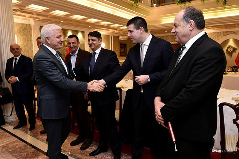 ЈАЧА БОРБА ПРОТИВ СИВЕ ЕКОНОМИЈЕ: Премијер Душко Марковић са најуспешнијим привредницима