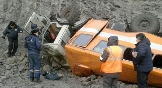 Аутобус се сурвао низ литицу у Сибиру, погинуло шест рудара