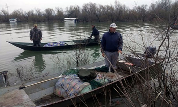 Нађен чамац, тела још траже