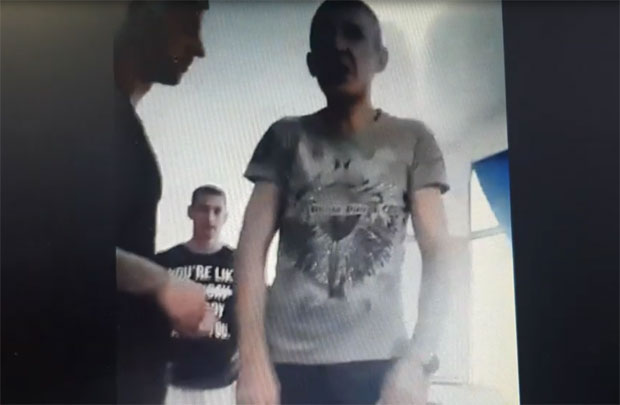 СПУСТИ РУКЕ, ДРУЖЕ, КАД ТЕ МАШАН БИЈЕ: Процурео снимак злостављања затвореника у црногорском затвору! (ВИДЕО)