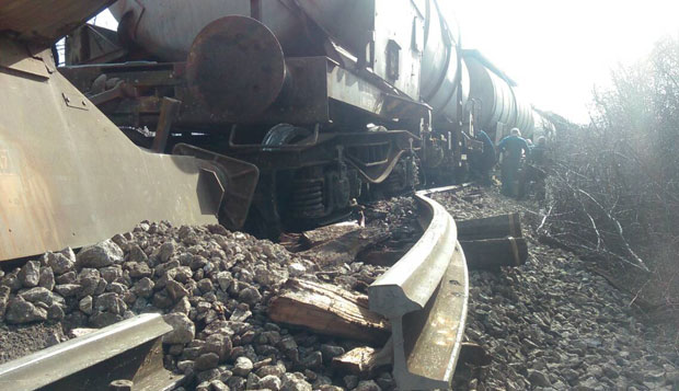 Вагони са фосфорном киселином исклизнули са пруге