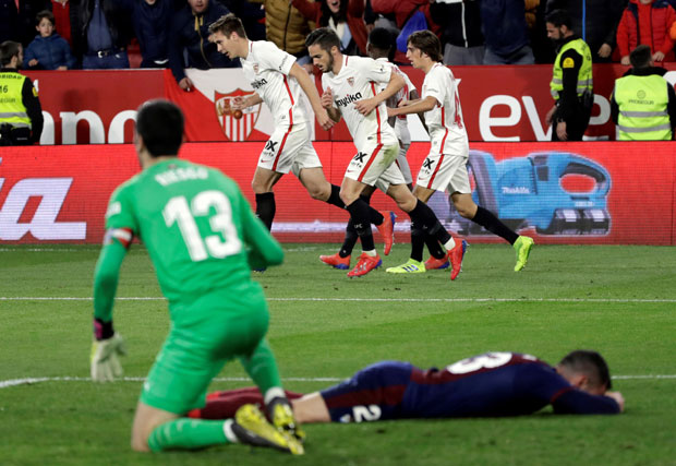 Примера: Барселона једва сачувала мрежу и освојила бод, Севиља са играчем мање дала два гола и избегла пораз