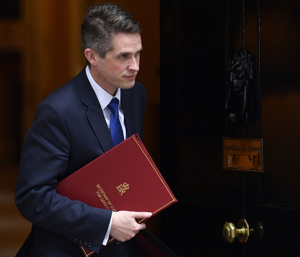 БРИТАНСКИ МИНИСТАР ЖЕЛИ ОСВЕТУ: Русија треба да плати за провокације; Морамо да будемо спремни да употребимо силу