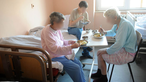 СЛУЧАЈ ПОРОДИЦЕ ЛАЗАРЕВИЋ ИЗ ВРАЊА: На смештај за болесно дете се чека и дуже од 60 дана