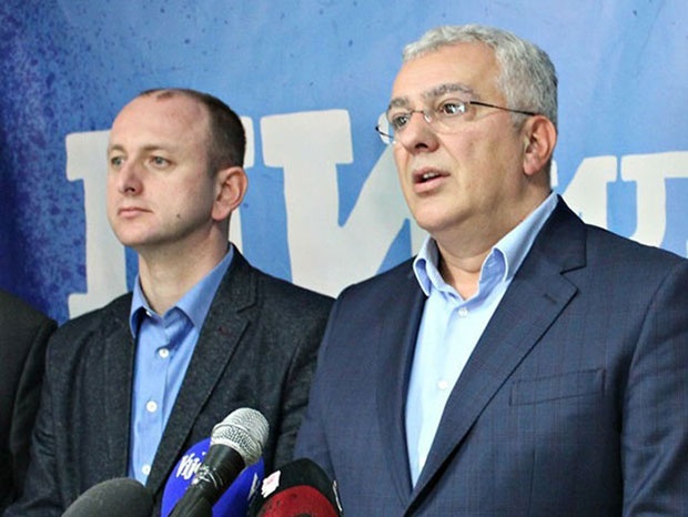 Мандић и Кнежевић поново путују