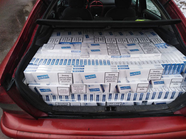 ЗАПЛЕЊЕНО 5.000 ПАКЛИЦА: Полиција спречила шверц цигарета (ФОТО)
