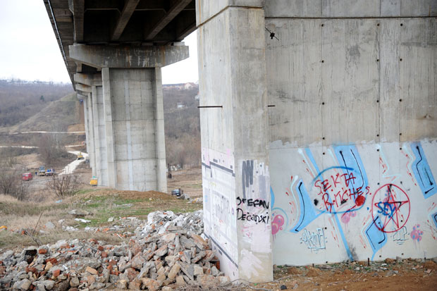 СЕКТАШИ ОПЕТ У АКЦИЈИ: Пентаграм над мртвим псима! (ФОТО)