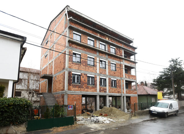 Ничу солитери међу кућама 