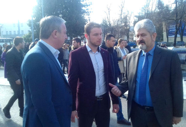 „ОПОМЕНА СА ПОТПИСОМ МАФИЈЕ“: Посланици опозиције у РС осудили напад на имовину Драшка Станивуковића 