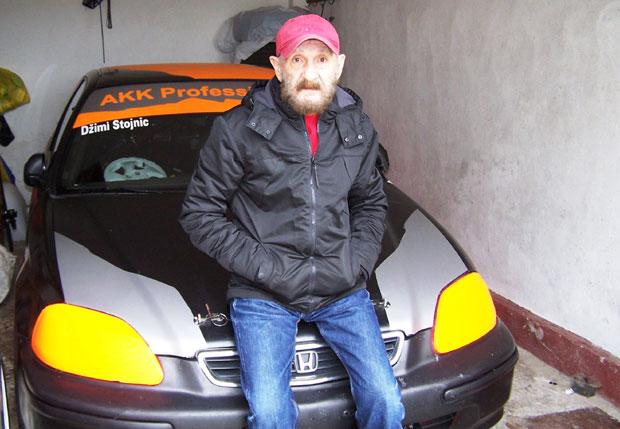 АУТОМОБИЛСКИ АС ИЗ ГРАДИШКЕ: И у осмој деценији јури трофеје