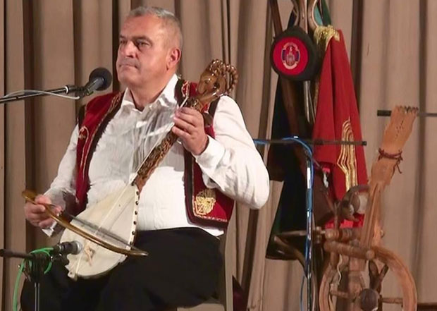 Гусле моје од јавора сува!