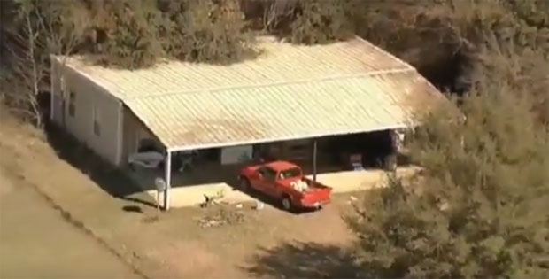 ПОЛИЦАЈЦИ ЗАТЕКЛИ ЈЕЗИВ ПРИЗОР: Дошли због насиља у породици, децу пронашли у псећем кавезу! (ВИДЕО)

