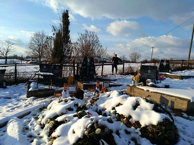 ТИПИЧНА КОМШИЈСКА ПРИЧА: Прате мртве уз шамаре