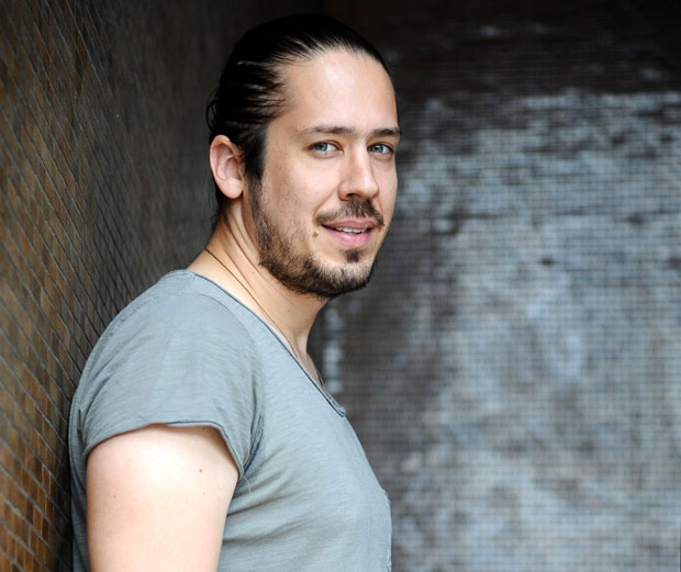 САЧУВАО ПЕСМУ БЈЕЛИ: Никола Роквић објавио сингл из серије Жигосани у рекету (ВИДЕО)