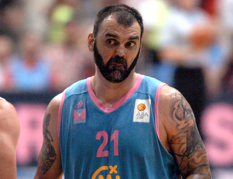 Варда: Нашу децу третирате као слине, пасош дајете Америма