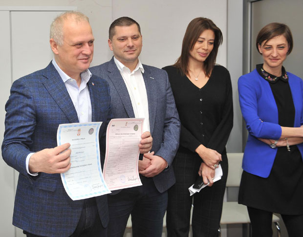 Шпијунка: Весићев извод за изборе