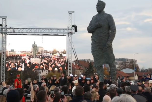 Споменик Фрање Туђмана гађан јајима