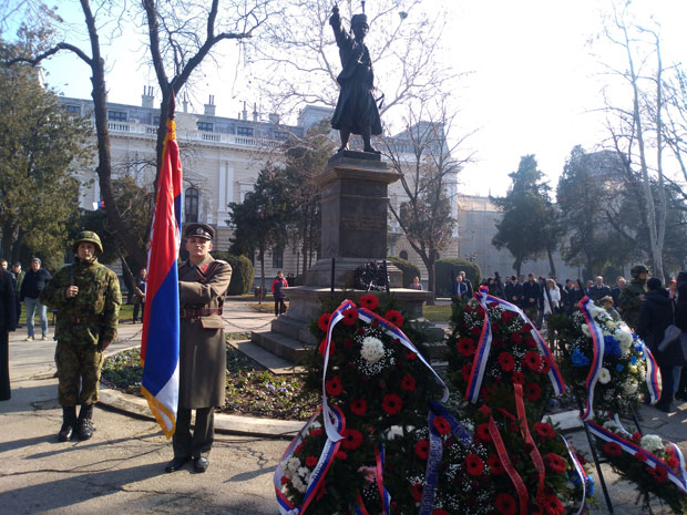 Положени венци на споменик кнеза Милоша