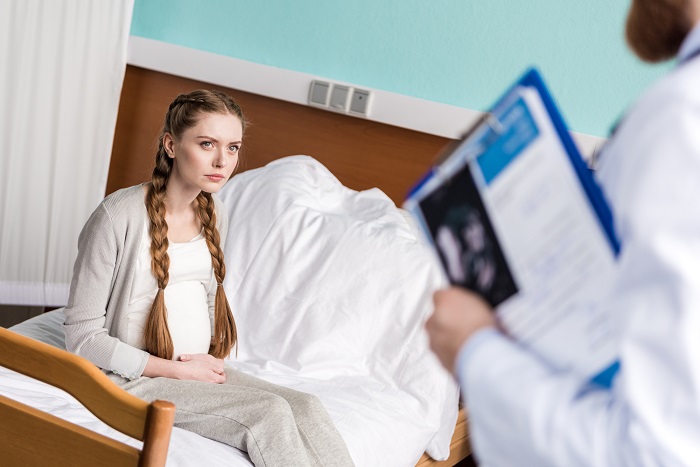  СКАНДАЛ ПОТРЕСАО ПОЗНАТУ БОЛНИЦУ: Доктор оплодио на стотине жена, направио око 200 деце! 