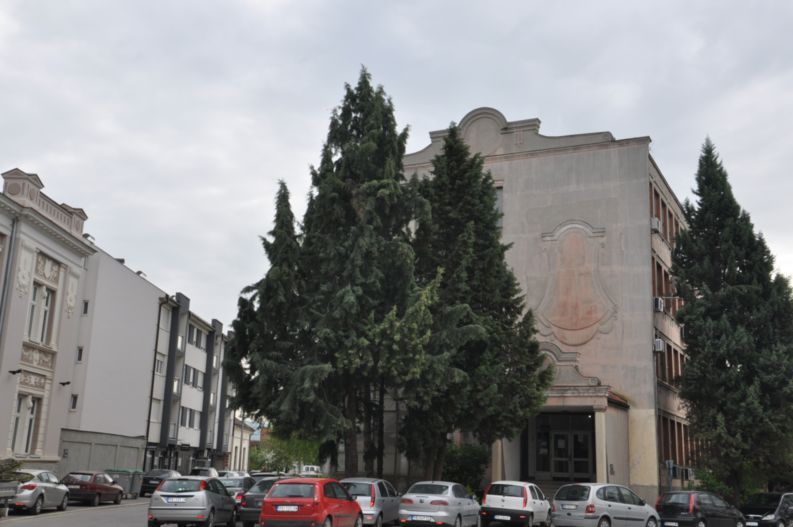 Условна казна за фризера због прогањања жена