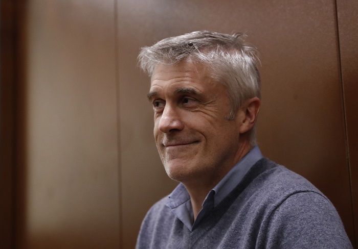 РУСИ УХАПСИЛИ ЧОВЕКА КОЈИ ЈЕ УНИШТАВАО КОМЕРЦИЈАЛНУ БАНКУ: Одређен му притвор од 30 дана