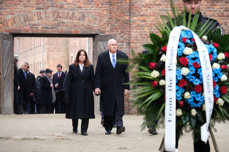 Пенс обишао некадашњи логор Аушвиц