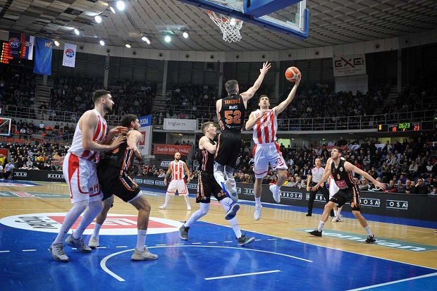 ЗВЕЗДА ТЕШКОМ МУКОМ ДО ПОЛУФИНАЛА: Црвено-бели једва преживели Динамик