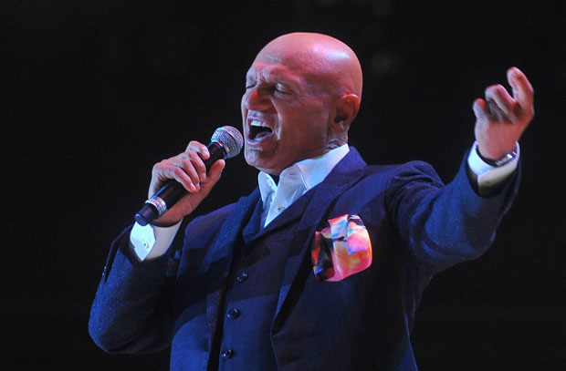 НАЈБОЉЕГ ВИШЕ НЕМА, ЗАСЛУЖУЈЕШ МЕСТО У АЛЕЈИ ВЕЛИКАНА: Колеге Шабана Шаулића се опраштају од легендарног певача (ФОТО)