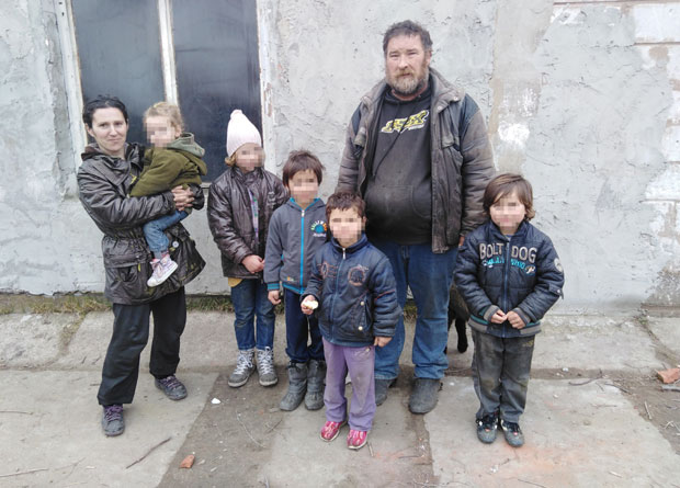 Петоро деце девету годину живи без струје