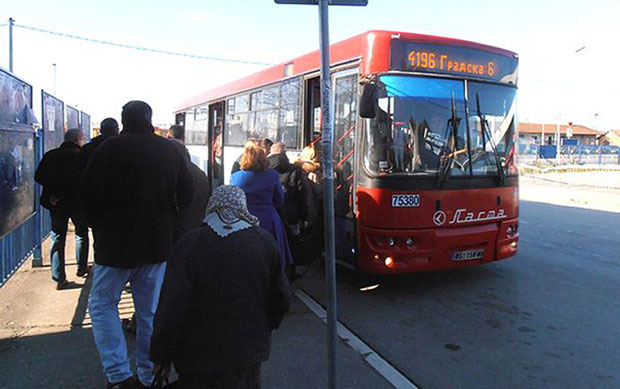 Возе ђаке до њихових кућа