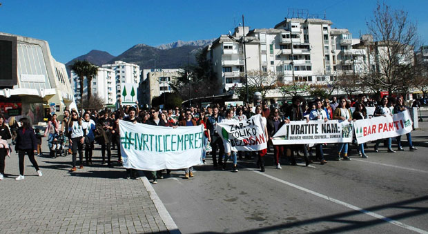 Бар: Траже и одговорност за пребијање