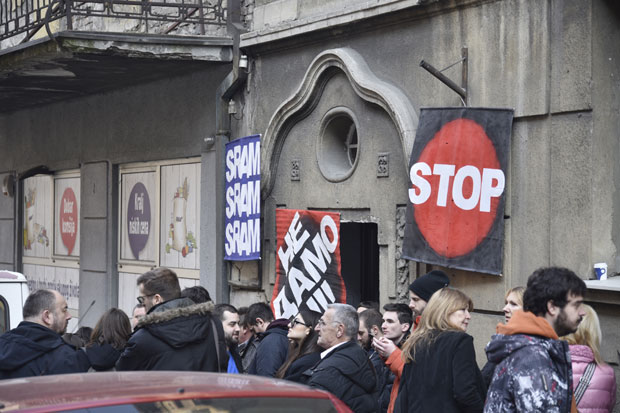 БАКА МАРА (90) ОСТАЈЕ У СТАНУ: Извршитељи се нису појавили, исељење одложено! (ФОТО)