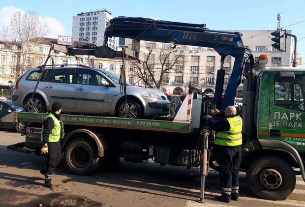 Одузета два такси возила