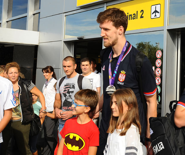 ОРЛОВИ СЕ ОКУПИЛИ: Реал није дао дозволу Кузмићу, Јовић повређен