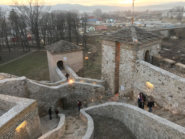 ДЕЧАК ТЕШКО ПОВРЕЂЕН: Пао низ степенице у пиротској тврђави, задобио повреде главе и руку