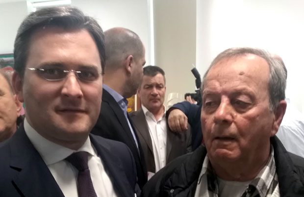 ШПИЈУНКА: Песма на дар