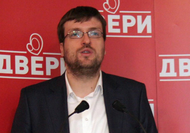 Срђан Ного избачен из Двери