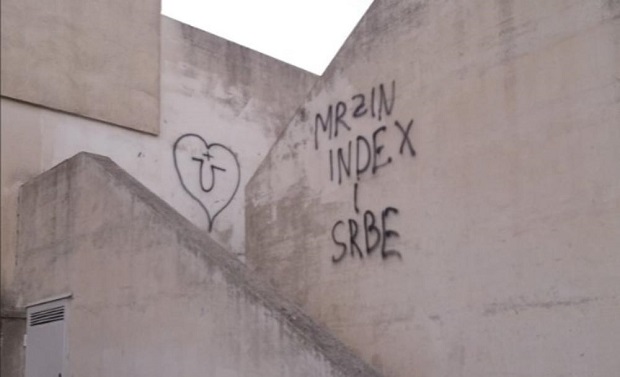 НОВЕ ПОРУКЕ МРЖЊЕ У ХРВАТСКОЈ: У Сплиту освануо натпис Уби Србина