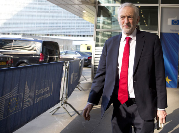 Корбин: Британска премијерка талац тврде струје конзервативаца