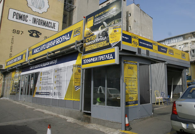 Убиство и самоубиство у ауто-мото савезу, девојка скочила кроз прозор