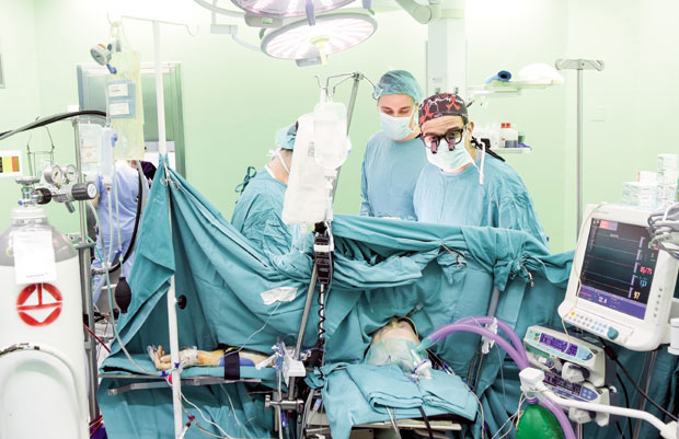 Катетером спасавају ногу од ампутације