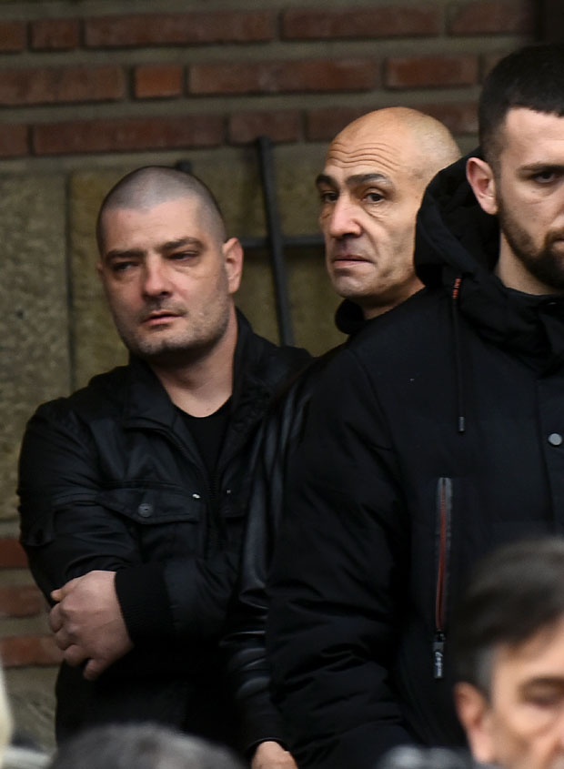НЕМ ОД БОЛА: Шабанов ванбрачни син дошао на сахрану, трудио се да буде непримећен