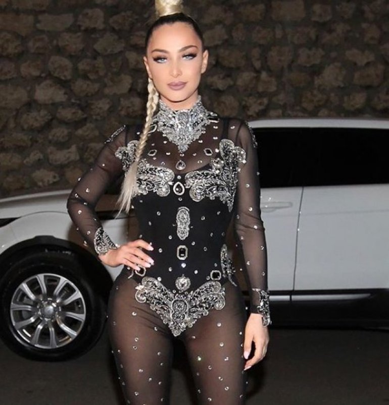 НОЖЕМ НАСРНУО НА МАЈУ БЕРОВИЋ:Непознати мушкарац напао певачицу