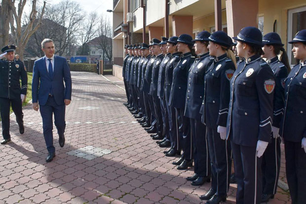 ОБУКА МЛАДИХ ПОЛИЦАЈАЦА У СРЕМСКОЈ КАМЕНИЦИ: Током наредних девет месеци имаће на располагању објекте опремљене по европским стандардима