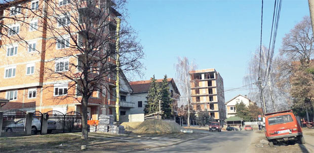 Квадрати ничу, а где паркирати возила...